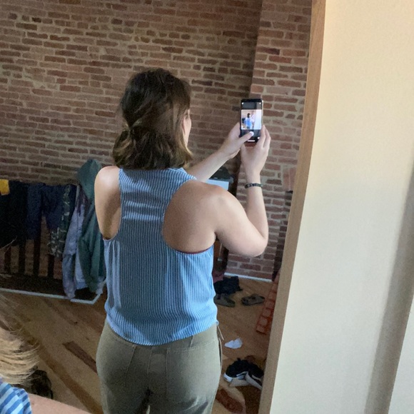 Silky Button-up Sleeveless Blouse - Picture 6 of 6